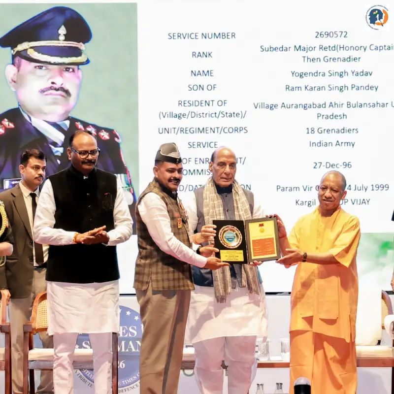 Hon’ble Defence Minister Shri Rajnath Singh and Hon’ble Chief Minister Yogi Adityanath, joined by Deputy CM Shri Brajesh Pathak, stood in solemn respect as they felicitated Subedar Major (Honorary Captain) Yogendra Singh Yadav (PVC).